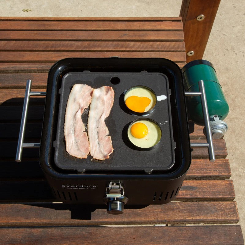 Barbecue à gaz portable Everdure Cube Proflame 360 avec hotte de cuisson – Noir mat - Everdure - BBQ - - La Guilde Culinaire