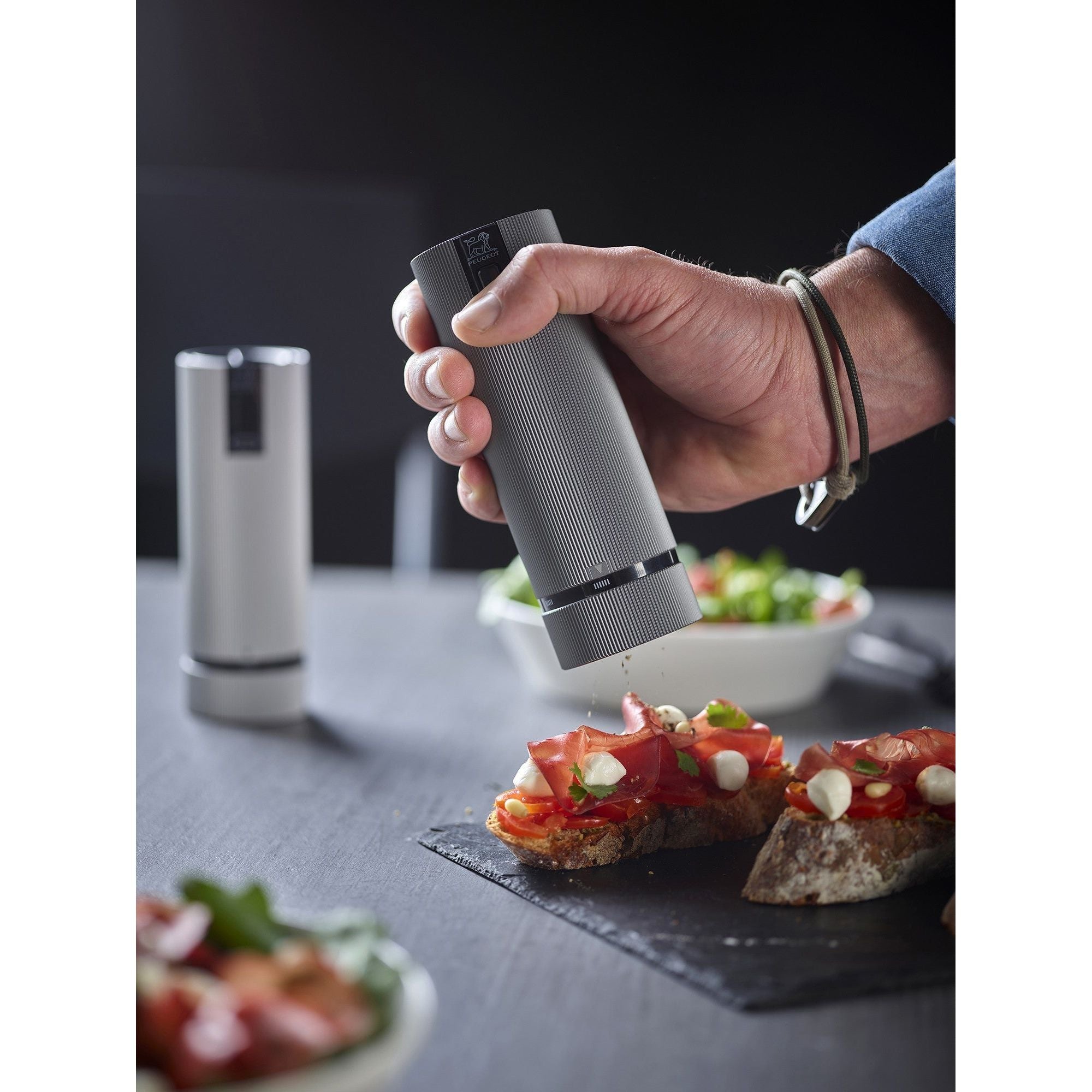 Coffret de 2 moulins à sel et poivre électriques "Line" - Peugeot - Peugeot - Moulin à poivre, sel, et épices - - La Guilde Culinaire