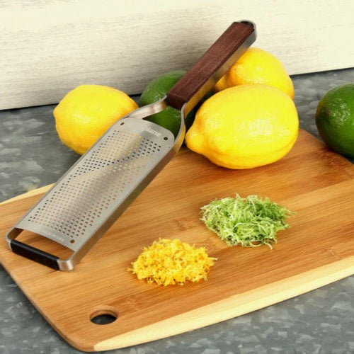 Râpe Fine - Master Serie manche en noyer - Microplane - Râpe et zesteur - - La Guilde Culinaire