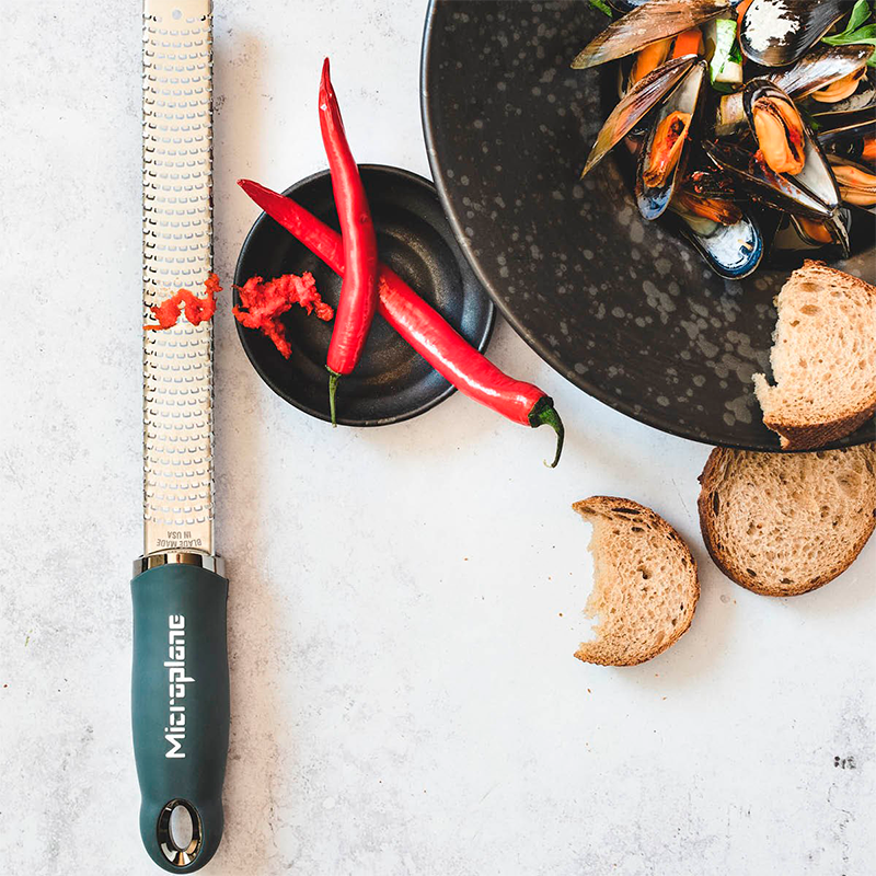 Zesteur-Râpe - Série Premium Classic (Gris Orage), Microplane - Microplane - Râpe et zesteur - - La Guilde Culinaire