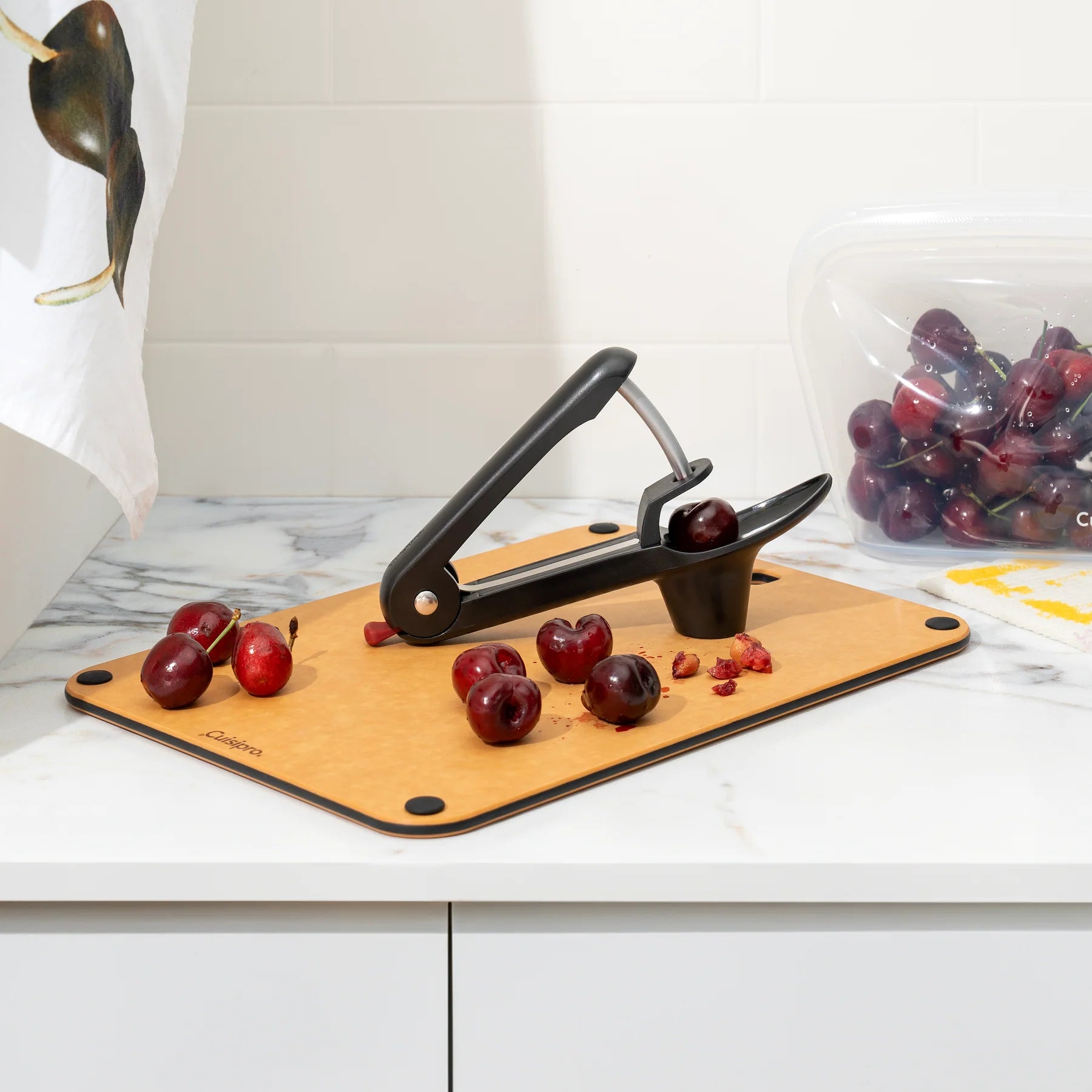 Dénoyauteur de cerises et d'olives - Cuisipro - Dénoyauteur - - La Guilde Culinaire