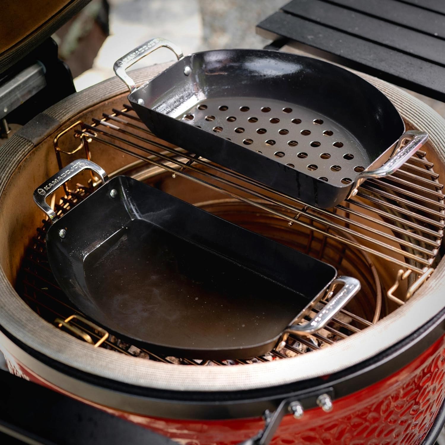 Ensemble de poêles en demi-lune Karbon Steel - KamadoJoe - Kamado Joe - Poêle perforée - - La Guilde Culinaire