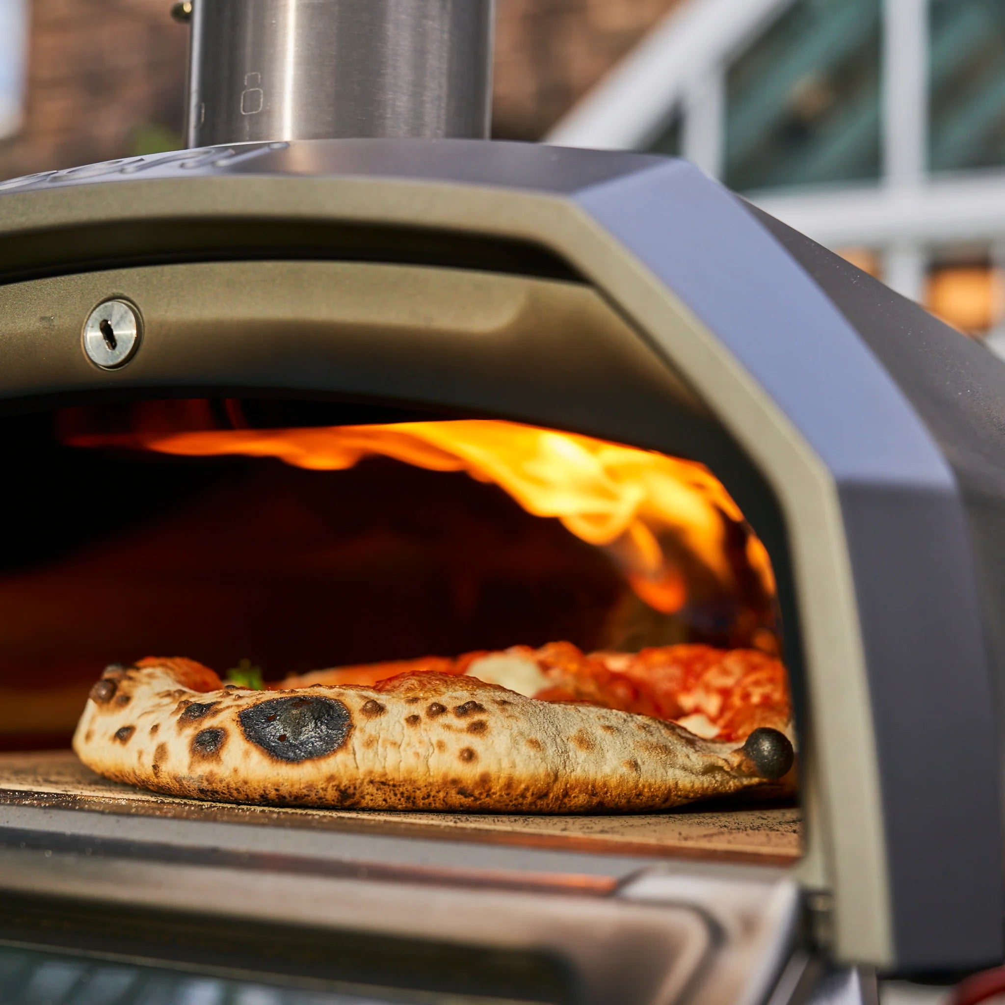Karu 2 - Four à pizza extérieur multi-combustible 12 po - 2ème Génération - Ooni - Four à pizza - - La Guilde Culinaire