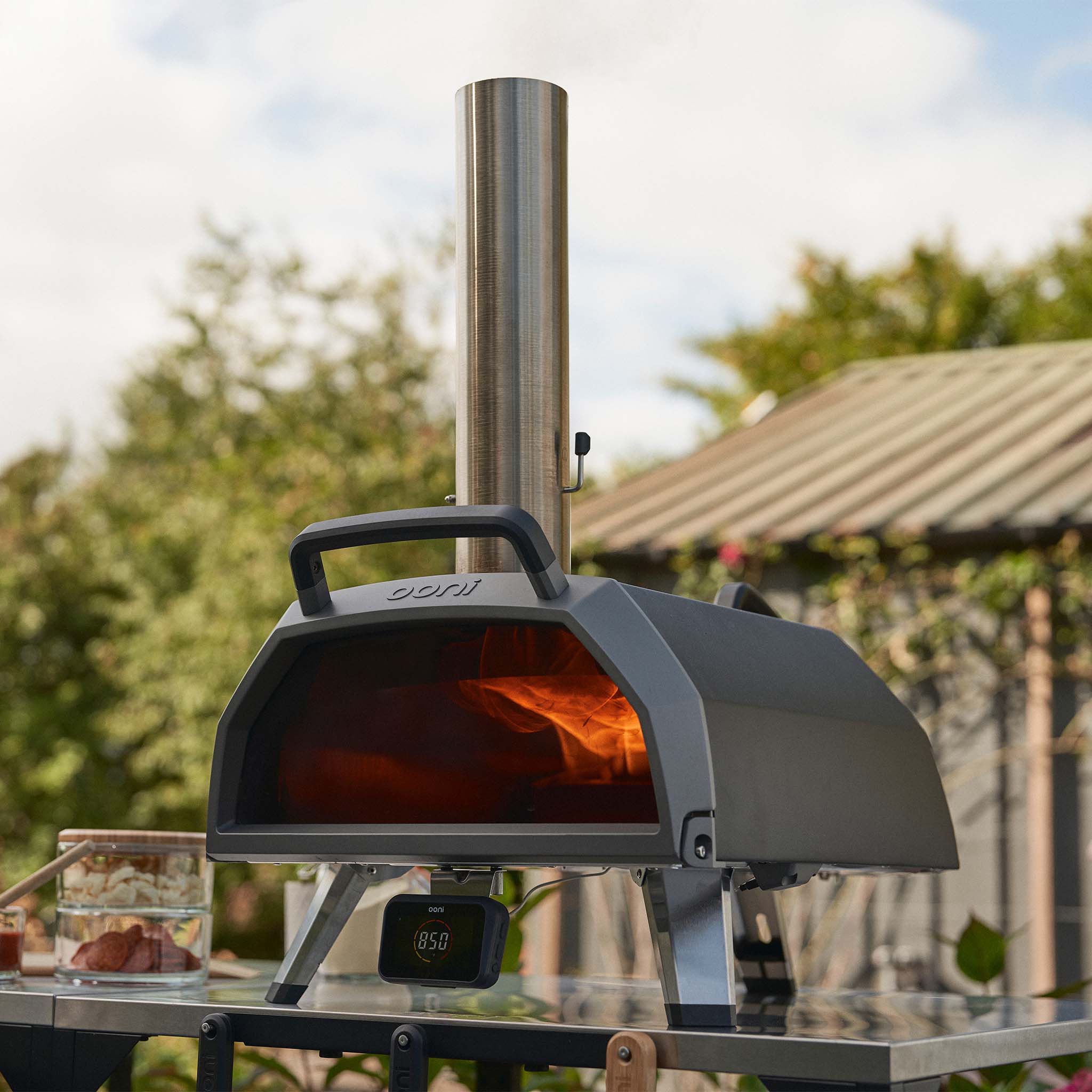 Karu 2 Pro - Four à pizza extérieur multi-combustible 17 po - 2ème Génération - Ooni - Four à pizza - - La Guilde Culinaire