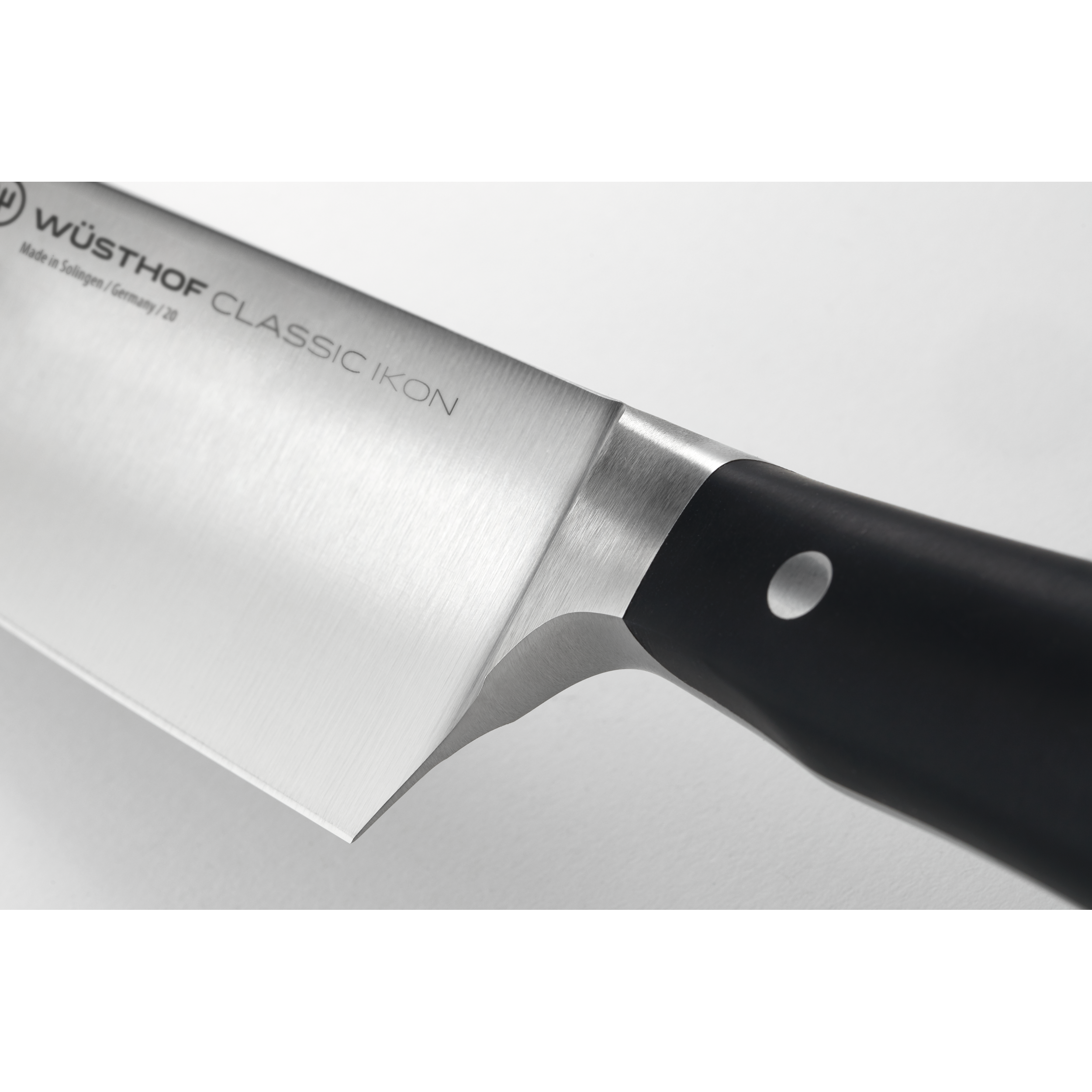 Couteau de chef 20 cm/ 8" - Classic Ikon - Wüsthof - Couteau de Chef - - La Guilde Culinaire