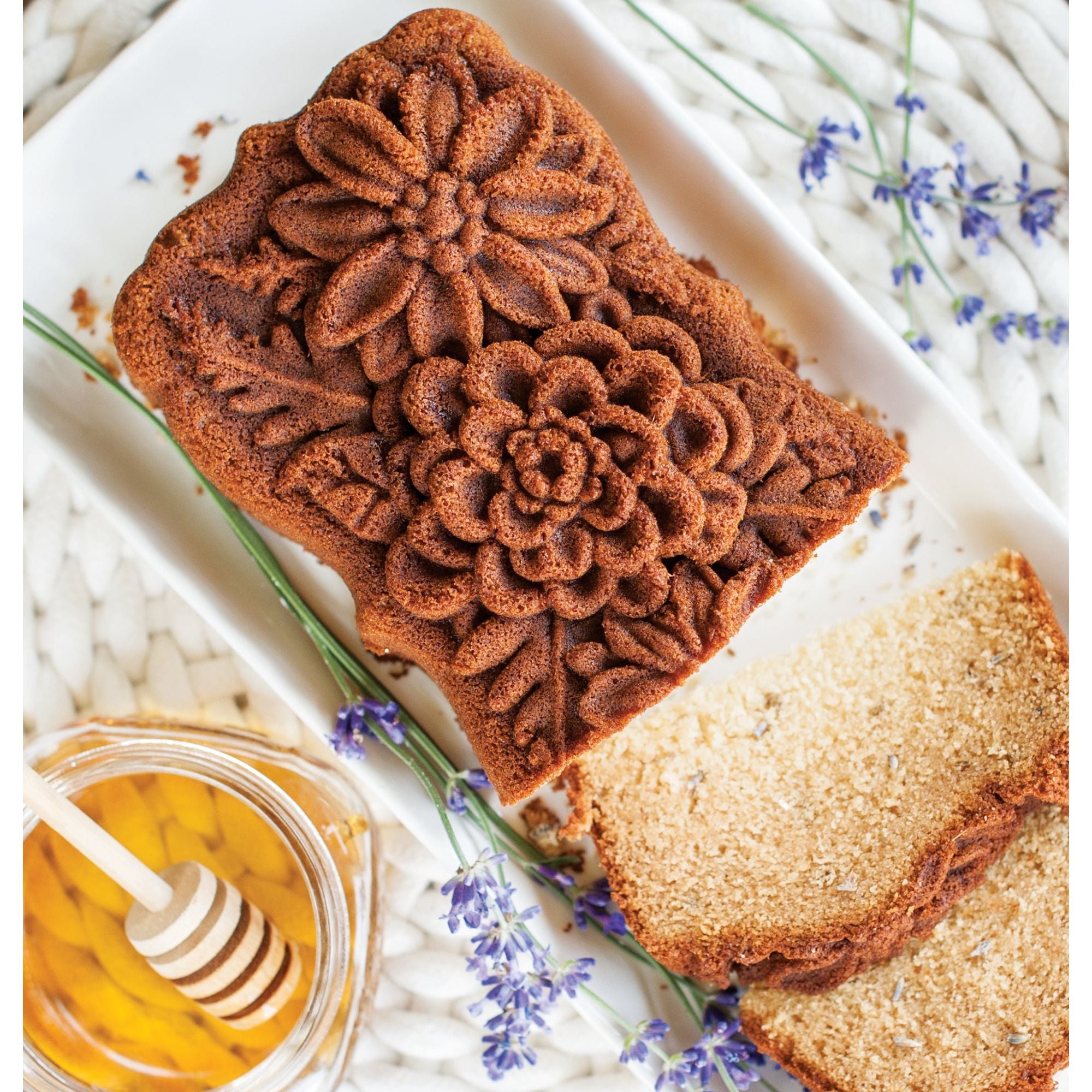 Moule à cake Fleurs sauvages Toffee - Nordic Ware - Moule à gâteaux - - La Guilde Culinaire