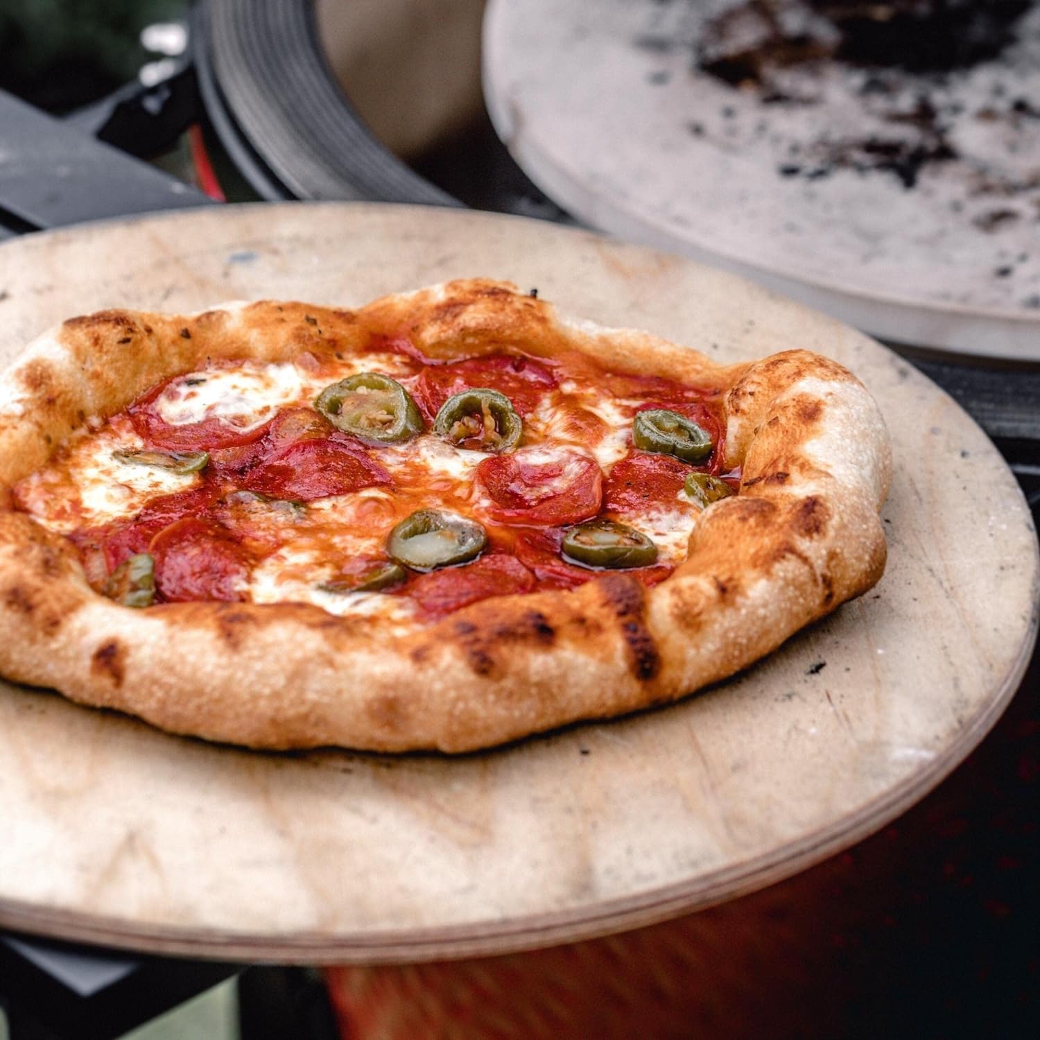 Plaque à pizza en céramique - KamadoJoe - Kamado Joe - Plaque à pizza - - La Guilde Culinaire