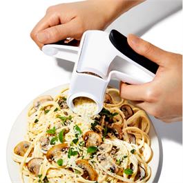 Râpe à fromage rotative - OXO - Accessoire - - La Guilde Culinaire