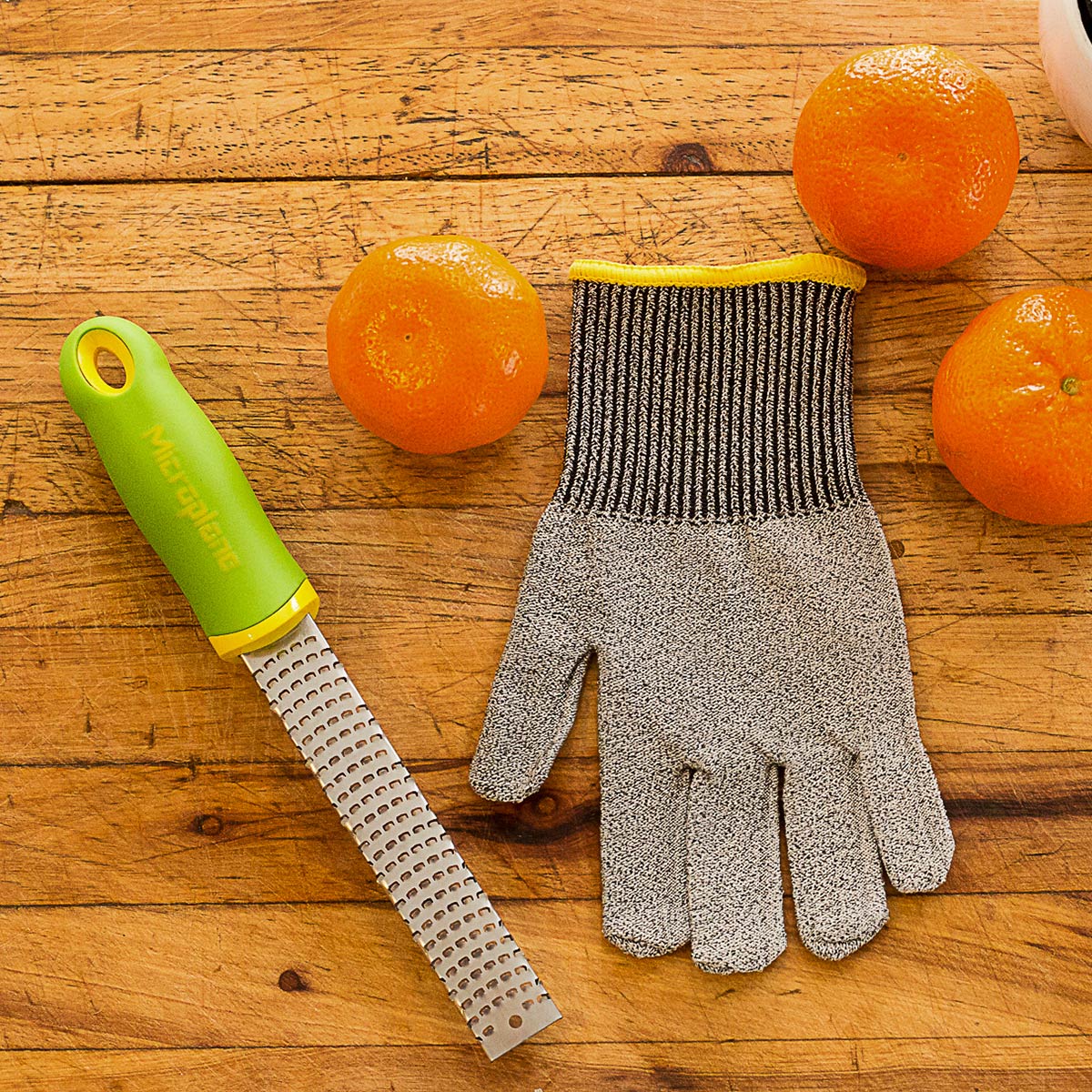 Zesteur / Râpe + gant pour Enfant - Microplane - Râpe et zesteur - - La Guilde Culinaire