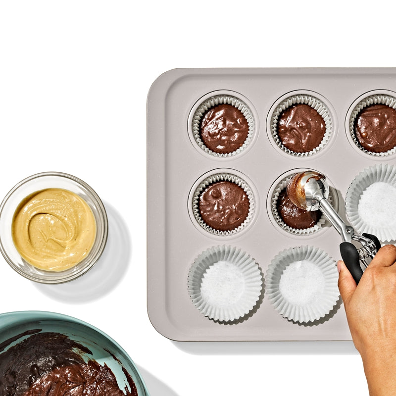 PRO Moule à muffins avec revêtement en céramique - OXO - Moule à muffins - - La Guilde Culinaire