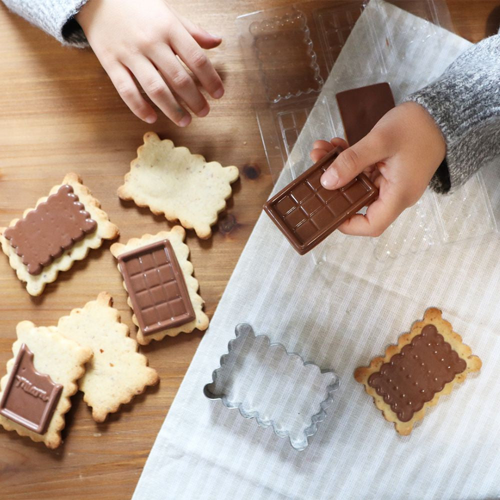 Biscuits school - Emporte-pièce et moule à chocolat pour goûters gourmands - Scrapcooking - Emporte-pièce - - La Guilde Culinaire