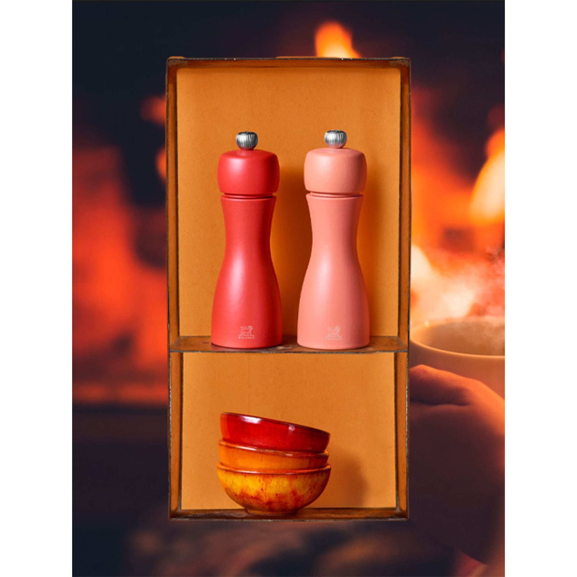 Duo de moulins à poivre et à sel manuels en bois 15 cm - "Tahiti Feu"    - Peugeot - Moulin à poivre, sel, et épices -  - La Guilde Culinaire
