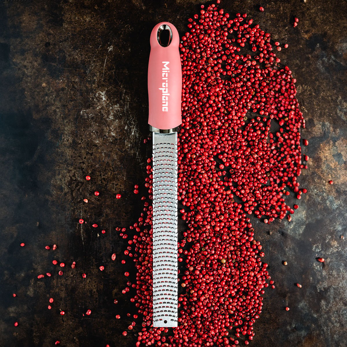 Zesteur-Râpe - Série Premium Classic (Rose à lèvres), Microplane    - Microplane - Râpe et zesteur -  - La Guilde Culinaire