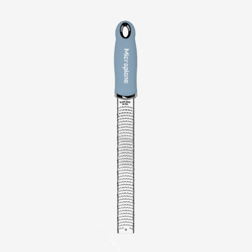 Zesteur-Râpe - Série Premium Classic (Bleu Nuage), Microplane    - Microplane - Râpe et zesteur -  - La Guilde Culinaire