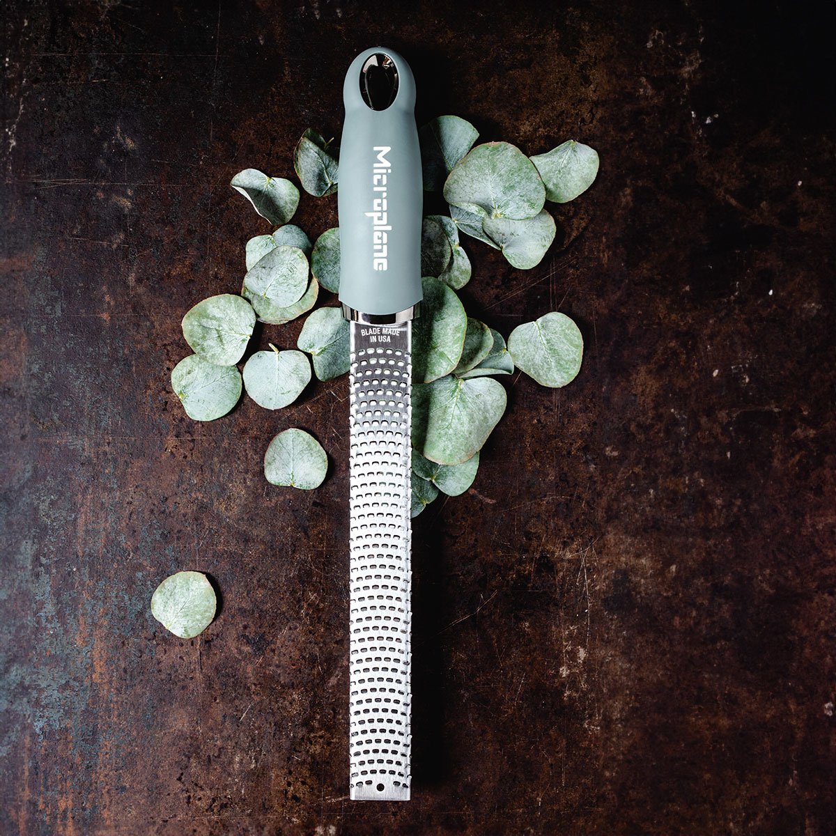 Zesteur-Râpe - Série Premium Classic (Vert Eucalyptus), Microplane    - Microplane - Râpe et zesteur -  - La Guilde Culinaire