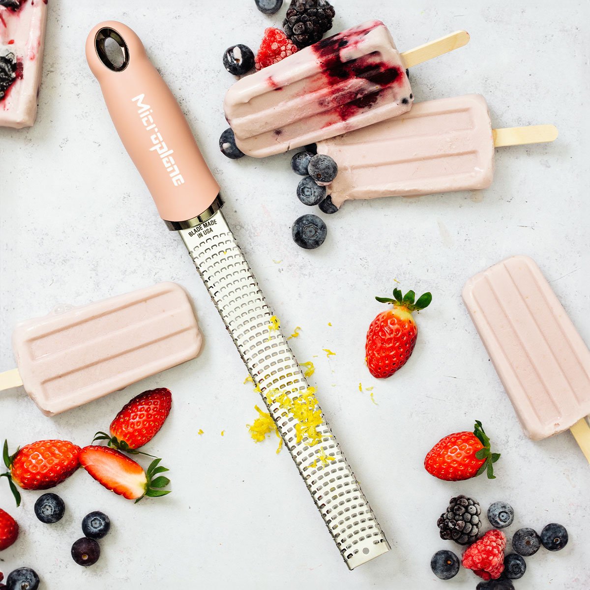 Zesteur-Râpe - Série Premium Classic (Bouton de Rose), Microplane    - Microplane - Râpe et zesteur -  - La Guilde Culinaire