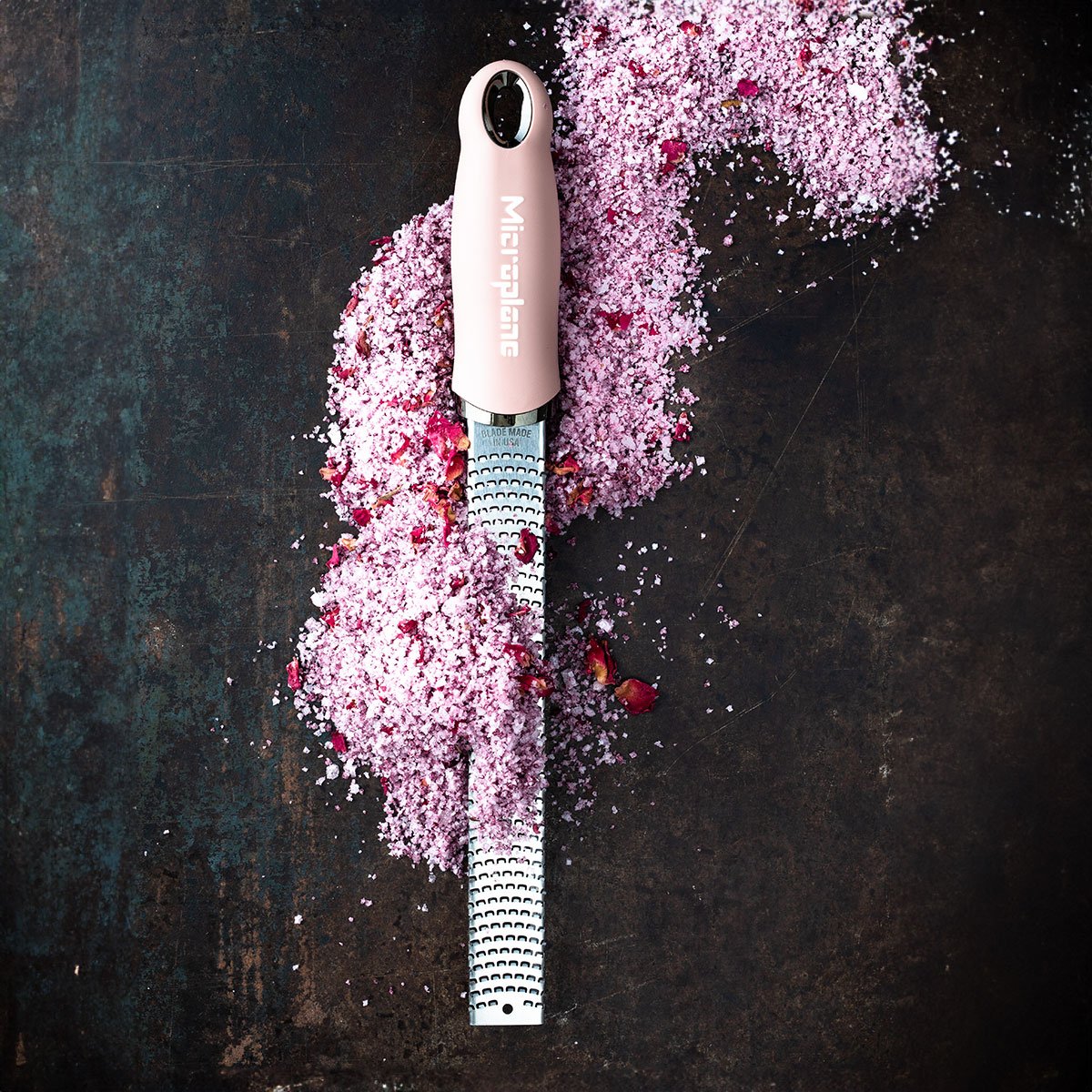 Zesteur-Râpe - Série Premium Classic (Bouton de Rose), Microplane    - Microplane - Râpe et zesteur -  - La Guilde Culinaire