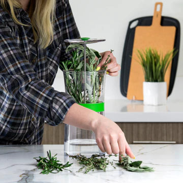 Contenant à herbes fraîches Herb Keepr    - Cuisipro - Contenant à herbes fraîches -  - La Guilde Culinaire