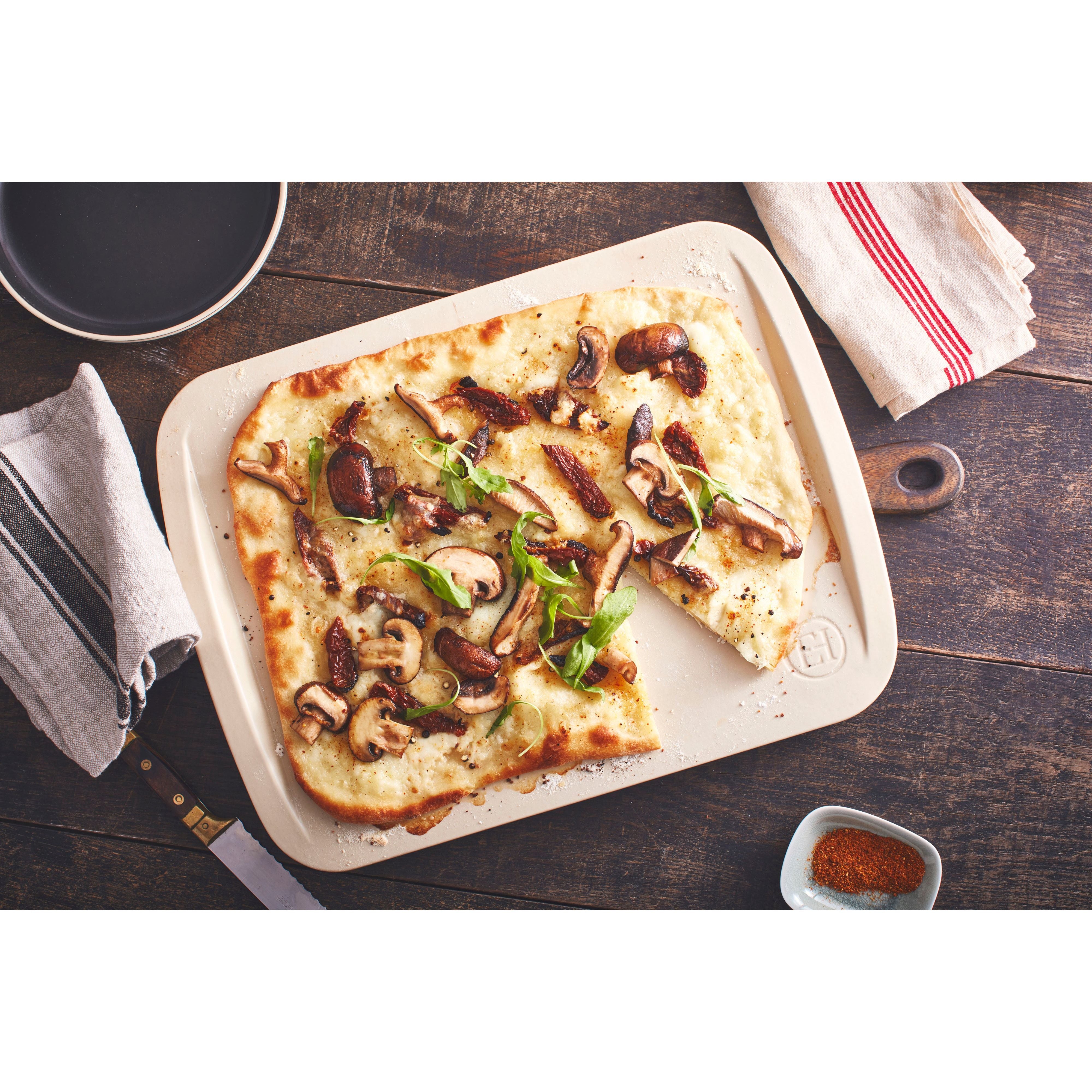 Plaque à Pizza MAESTRO, Crème - Emile Henry    - Emile Henry - Pierre à pizza -  - La Guilde Culinaire
