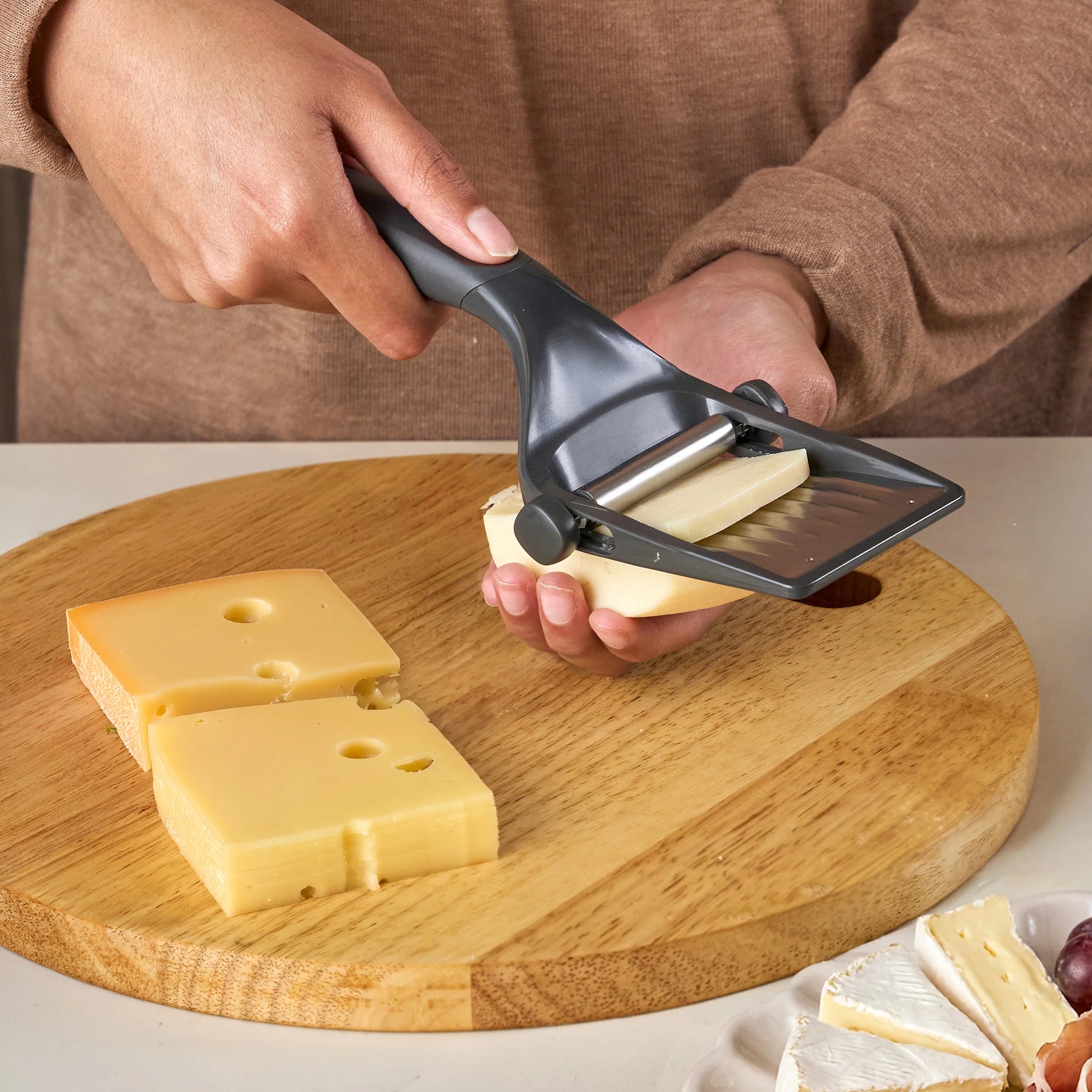 Coupe-tranches à fromages - Zyliss - Couteau à fromage - - La Guilde Culinaire