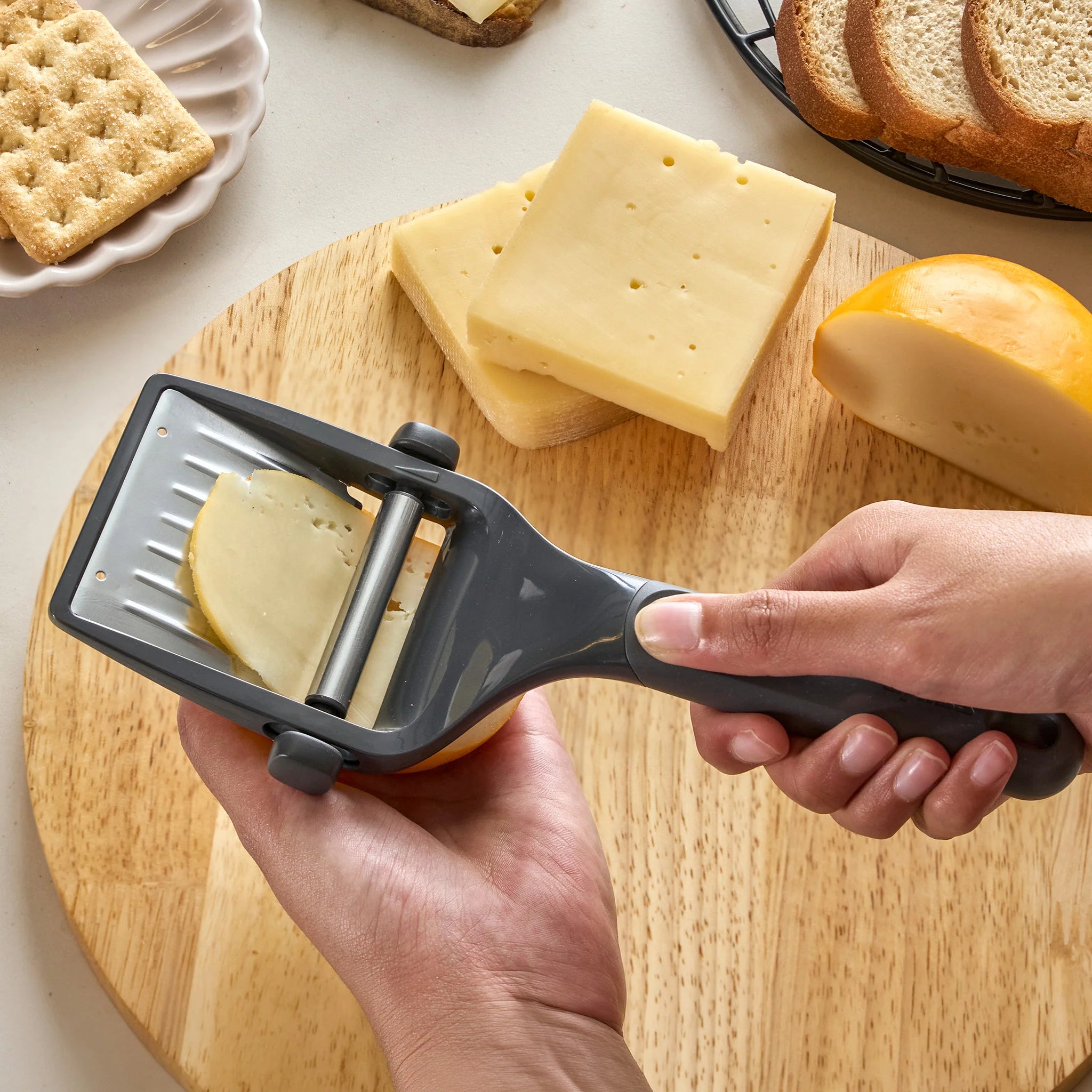 Coupe-tranches à fromages - Zyliss - Couteau à fromage - - La Guilde Culinaire