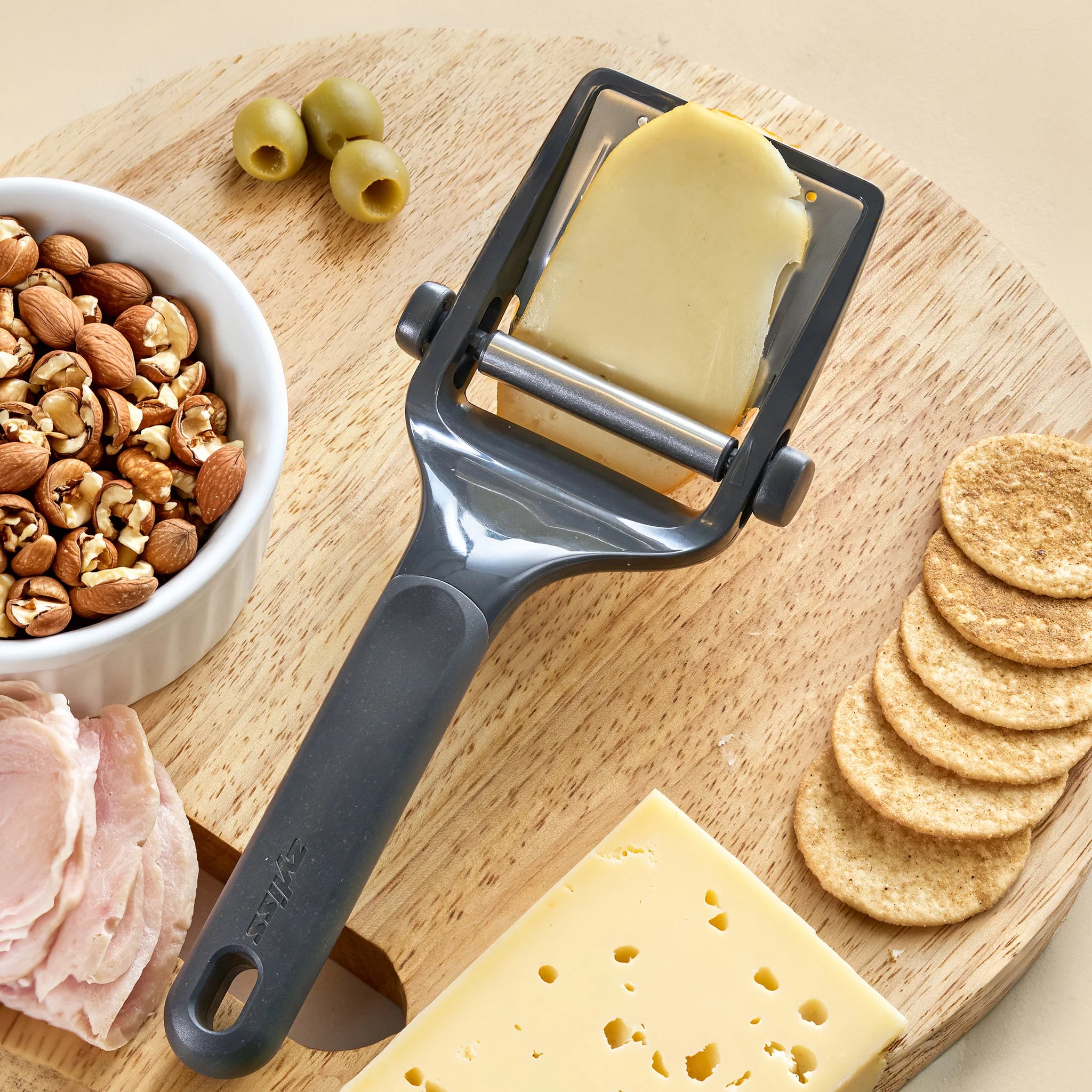 Coupe-tranches à fromages - Zyliss - Couteau à fromage - - La Guilde Culinaire