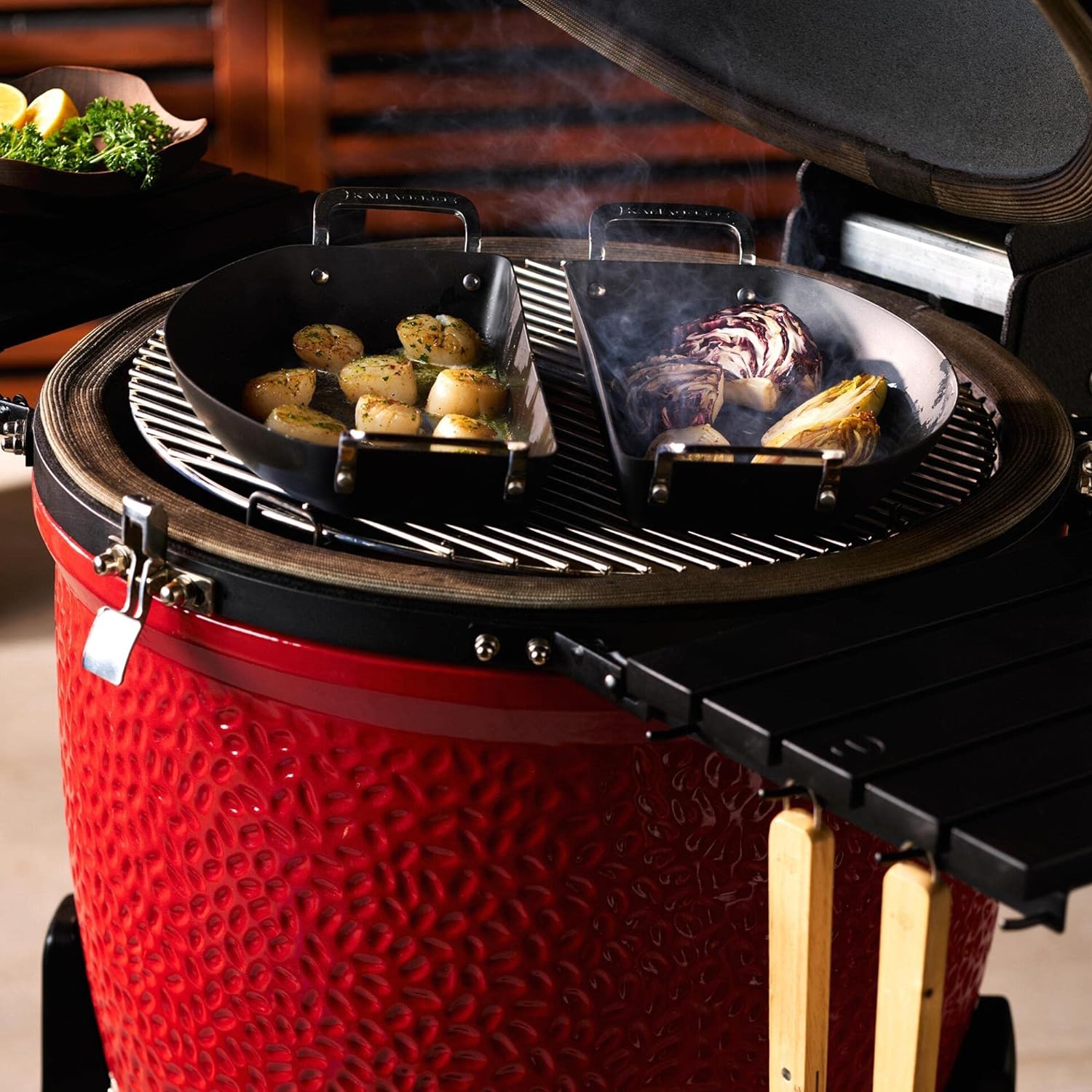 Ensemble de poêles en demi-lune Karbon Steel - KamadoJoe    - Kamado Joe - Poêle perforée -  - La Guilde Culinaire