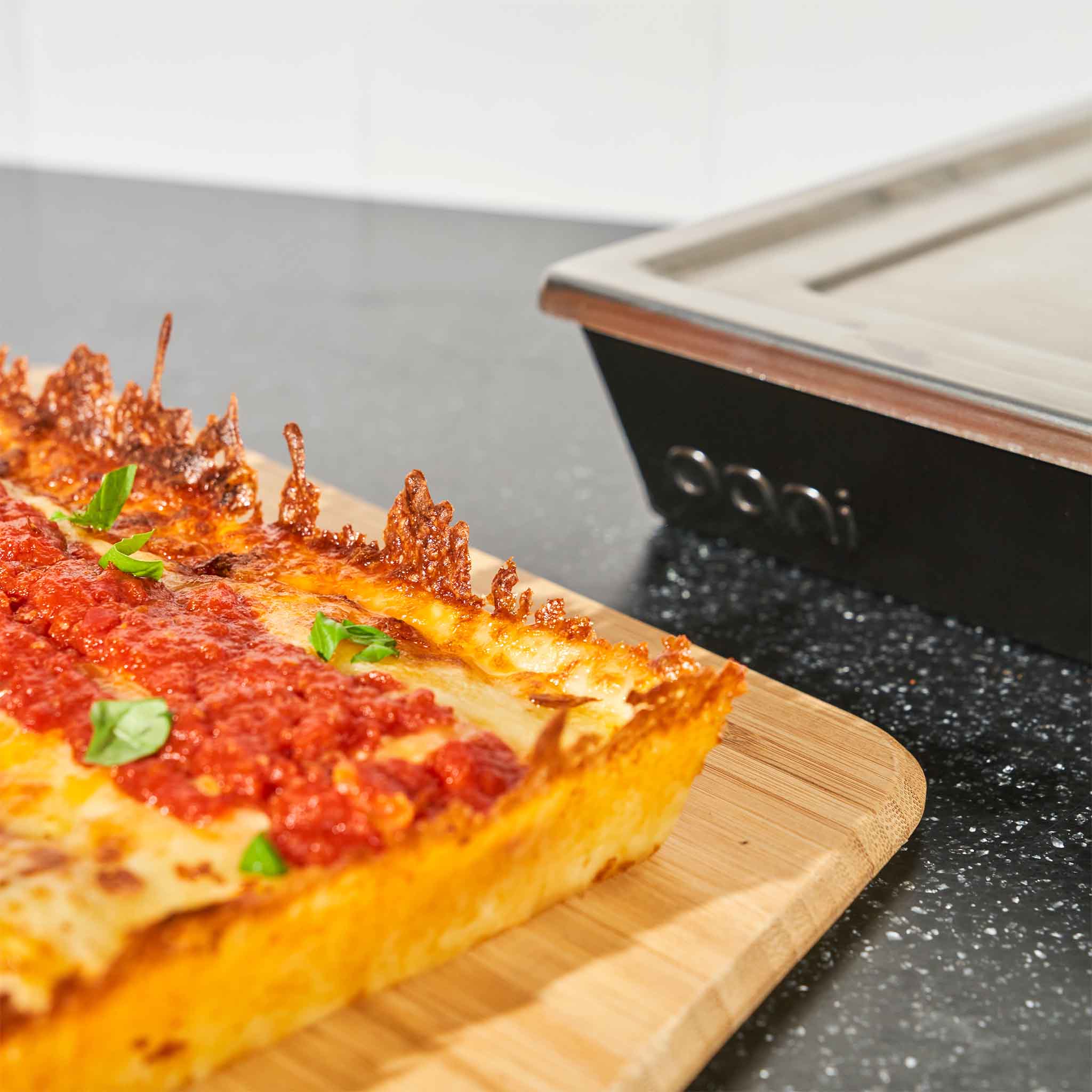 Moule à pizza façon Détroit - Ooni - Plaque à pizza - - La Guilde Culinaire