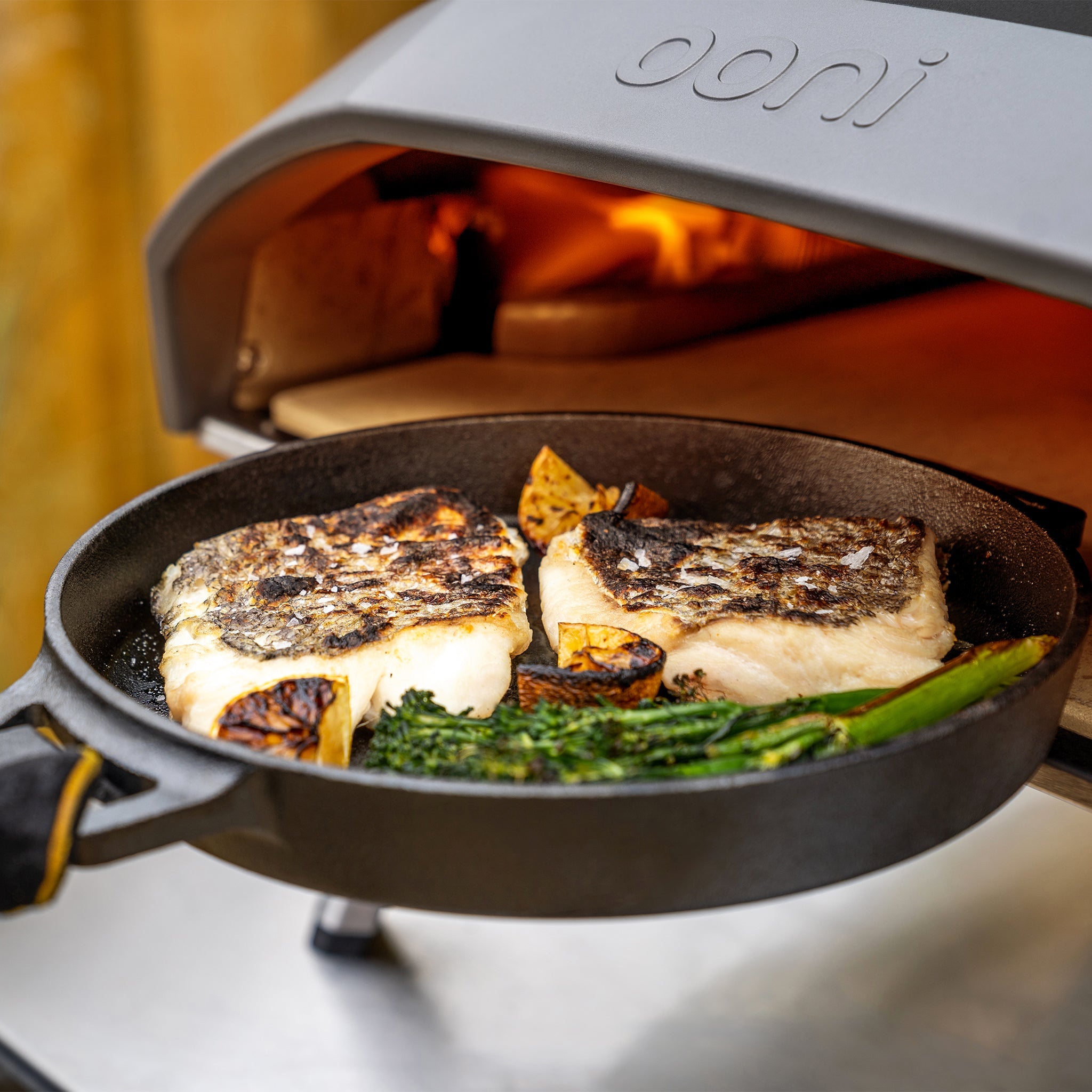 Poêle en fonte allant au four, planche inox Ooni - Ooni - Poêle en fonte - - La Guilde Culinaire