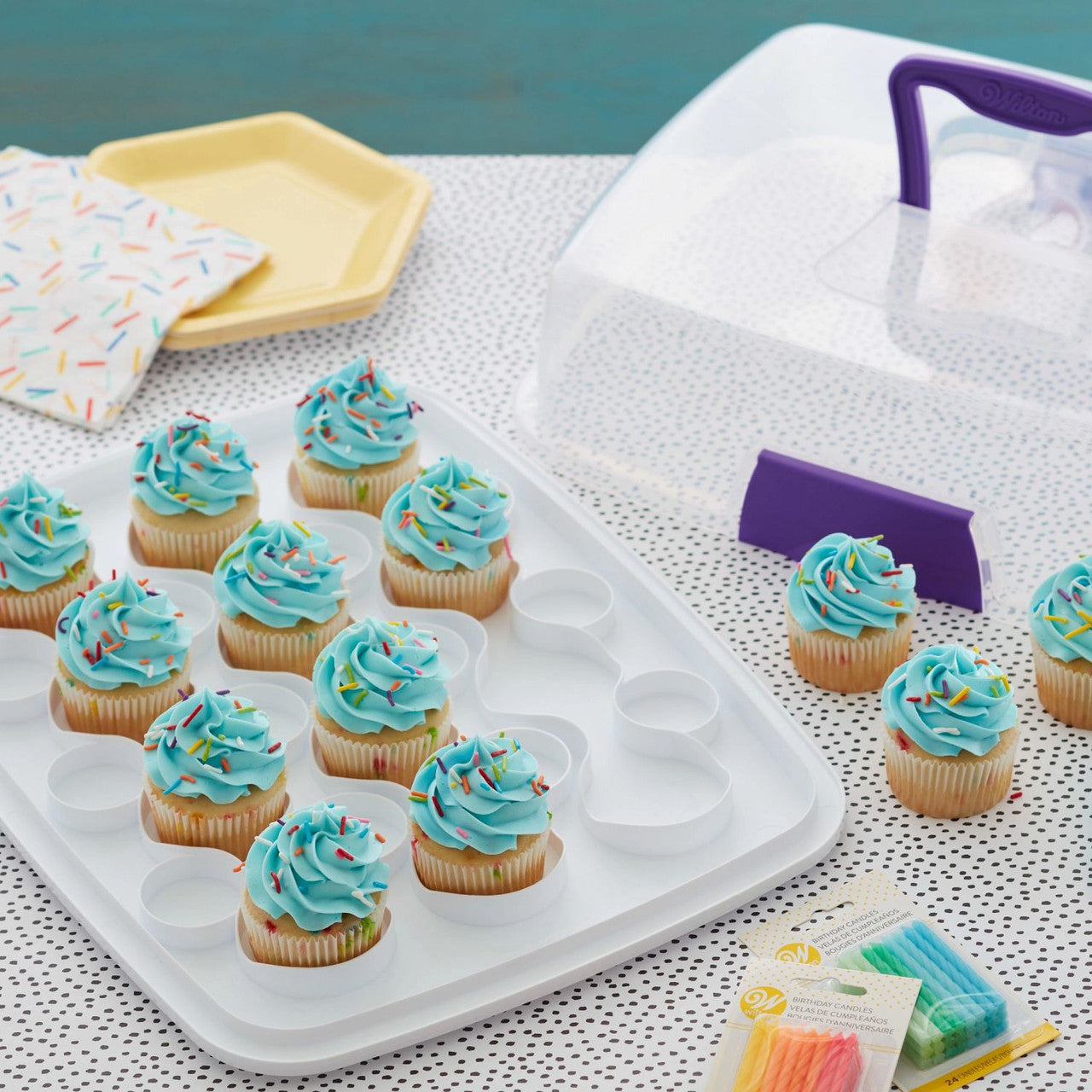 Porte-gâteaux et cupcakes oblong - Contenant à cupcakes - Wilton - Porte gâteaux - - La Guilde Culinaire
