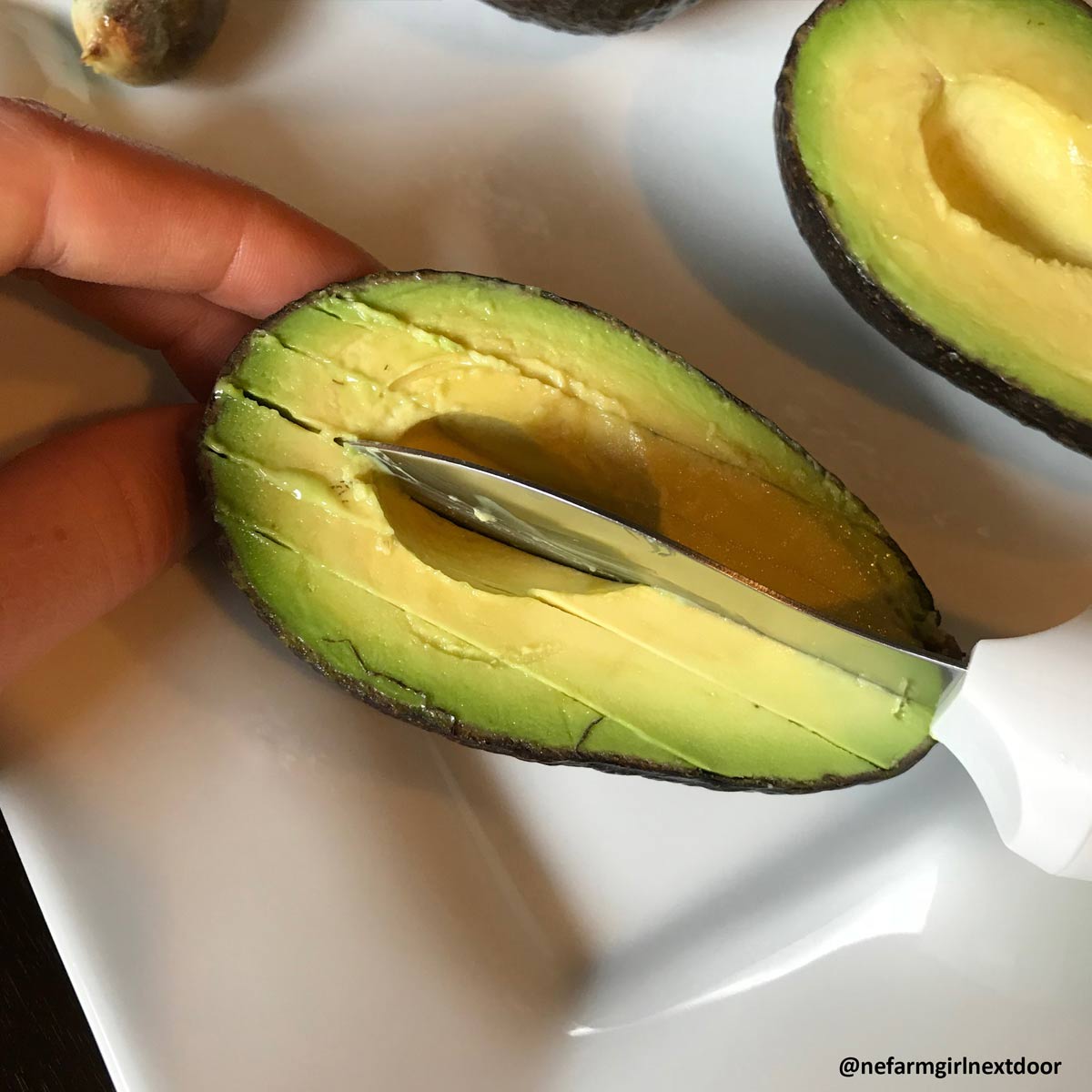 Outil 3 en 1 pour avocat !    - Microplane - Eplucheur et évideur -  - La Guilde Culinaire