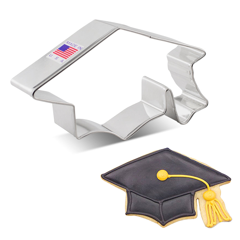 Emporte-pièce Remise de diplôme 2 5/8"x4 3/8"    - Ann Clark Cookie Cutters - Emporte-pièce -  - La Guilde Culinaire